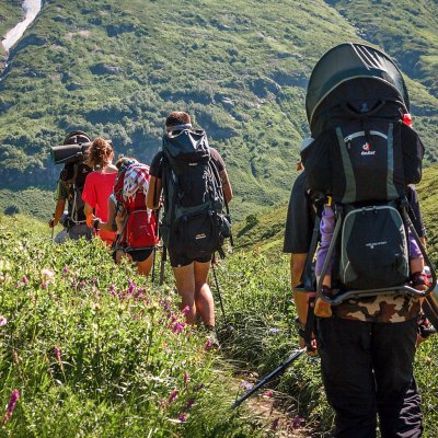 Трекінг: що потрібно знати при виборі одягу для довгих походів