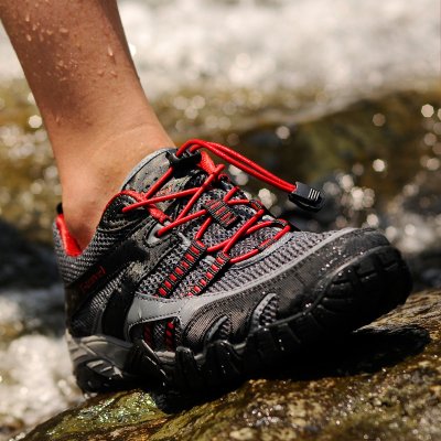 Підбираємо взуття для туризму: комфорт в будь-яких умовах