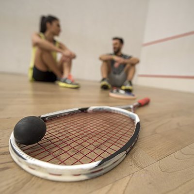 Играем в сквош: как выбрать подходящую спортивную одежду